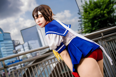 【コスプレ】『ストリートファイター』さくらのムッチムチな太ももを見よ！美ボディから繰り出される絶景ポージングは必見【写真8枚】 画像