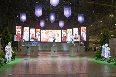 「FGO Fes. 2025」開幕!10周年となるメモリアルフェスは過去最大規模、公式コスプレイヤーと着ぐるみが揃ってお出迎え 画像