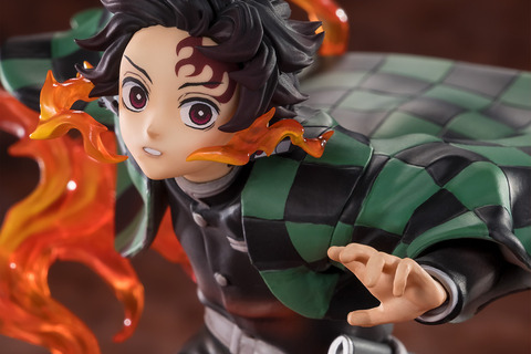 「鬼滅の刃」フィギュアが発売!ヒノカミ神楽発動時の「竈門炭治郎 煉獄鍔ver.」と、”霹靂一閃”が決まる「我妻善逸」の2商品 画像