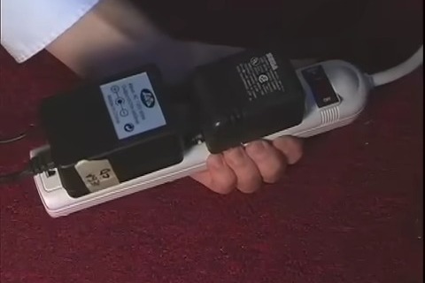 ゲーム機では改善傾向？邪魔なACアダプター問題が話題に―電源タップを占有する四角い奴ら 画像
