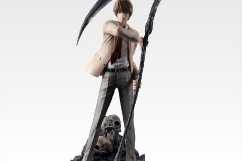 死神の鎌持つ「夜神月」フィギュアがカッコイイ!「一番くじ DEATH NOTE」発売決定―「L」も印象的な表紙イラストで立体化 画像