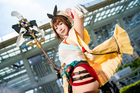 【コスプレ】『ライザのアトリエ』ライザの太ももが魅惑的すぎる!むっちり美ボディと可愛い笑顔にメロメロ【写真8枚】 画像