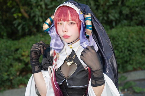 【コスプレ】懺悔室に通いたくなるシスターマリン登場!ハートに透ける胸元に白ニーハイで見せる魅惑の表情にドキッ【写真7枚】 画像