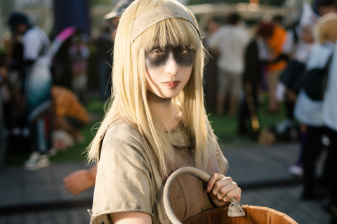 【コスプレ】名古屋会場まで歩いて来た!?46歳大阪のおばちゃんの『進撃の巨人』始祖ユミルがガチすぎる【写真7枚】 画像