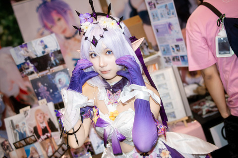 【コスプレ】華のある美貌にチャーミングな笑顔が最高!『崩スタ』キャストリスの美人レイヤーは衣装もハイクオリティー【写真8枚】 画像