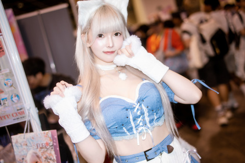 【コスプレ】香港のアイドルがめちゃ可愛い!へそ出しキャットガールが笑顔でファンを魅了する【写真7枚】 画像