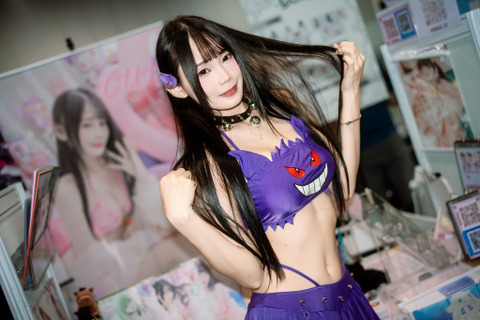 【コスプレ】香港の『ポケモン』ゲンガーってこんなに可愛いの！？細いくびれ＆太ももが大胆不敵な美女レイヤー【写真8枚】 画像