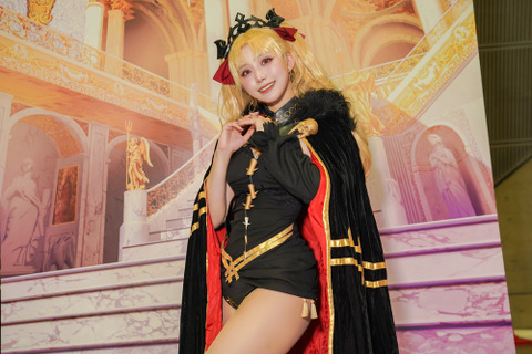 【コスプレ】スラリと伸びる美脚がまぶしい！ツインテールな冥界の女神「エレシュキガル」が美しくも威厳ある姿を見せる【写真8枚】 画像