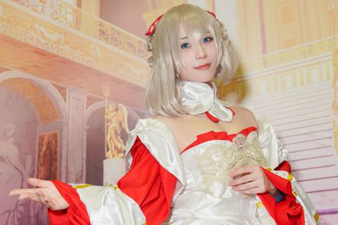 【コスプレ】イラスト発表から1週間で衣装作成!ゴージャスなドレスの「マリー・アントワネット」を披露する美女レイヤーに賞賛【写真9枚】 画像
