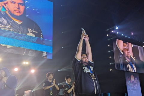 プロ格闘ゲーマーのMenaRD選手、自身の誕生日に「Pride of dominican culture award（ドミニカ文化の誇り賞）」を受賞ー「EVO 2025」の『スト6』部門で優勝 画像