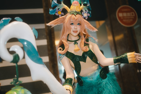 【コスプレ】香港美女の『LOL』リリアの造形美がハンパない!四足歩行を再現した幻想的な美しさに心奪われそう【写真7枚】 画像