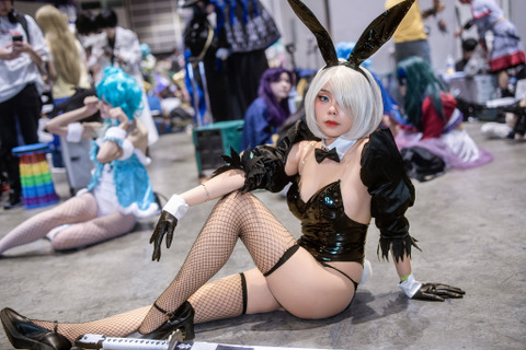 【コスプレ】『ニーア オートマタ』2Bのバニーガール姿にメロメロ？ボンテージ＆網タイツにクールな表情で魅せる【写真9枚】 画像