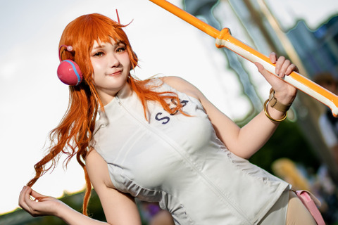 【コスプレ】抜群のスタイルに魅入ってしまう！？『ONE PIECE』ナミの美くびれ＆美脚にメロメロ【写真7枚】 画像