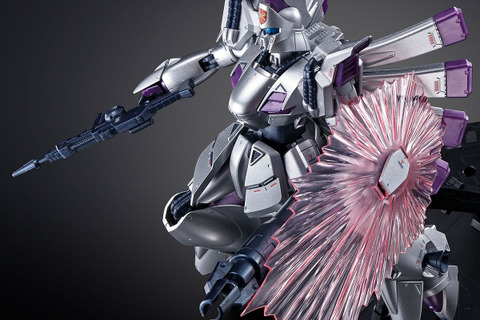 メタリックな銀装甲が映える…！ガンプラ「RE/100 ビギナ・ギナ ［エクストラフィニッシュ］」がプレバンで再販 画像