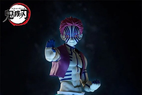 「鬼滅の刃」より「猗窩座」アクションフィギュアが再販！戦闘時に見せる狂気的な“嗤い顔”や、“破壊殺・羅針”プレートなど付属 画像