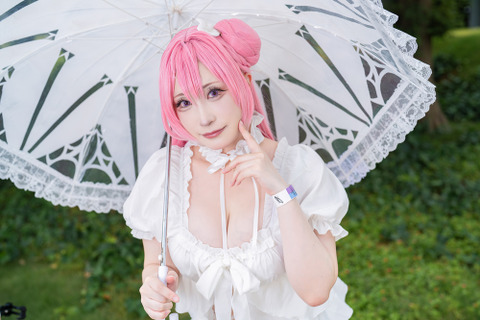 【コスプレ】むっちりした太ももの再現度がすばらしい!『NIKKE』ドロシーの夏衣装の爽やかな色気に魅了される【写真10枚】 画像
