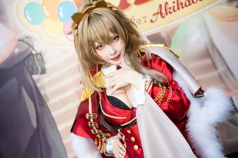 【コスプレ】『アズレン』ライオンはどの角度から見ても美しすぎる!ガーターベルト&ストッキングがエレガント【写真8枚】 画像