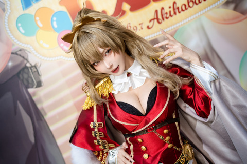 【コスプレ】王者の気品あふれるガーターベルト×美脚をご覧あれ!『アズレン』ライオンの威風堂々な佇まいがカッコいい【写真7枚】 画像