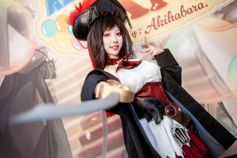 【コスプレ】中国美女の海賊姿が激萌え!『アズレン』ロイヤル・フォーチュンがストッキング×ミニスカが似合いすぎる【写真8枚】 画像