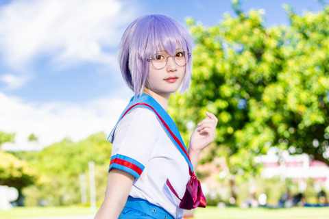 【コスプレ】眼鏡×制服美女は台湾でも人気でした!「涼宮ハルヒ」長門有希の儚げな表情にグッとする【写真7枚】 画像