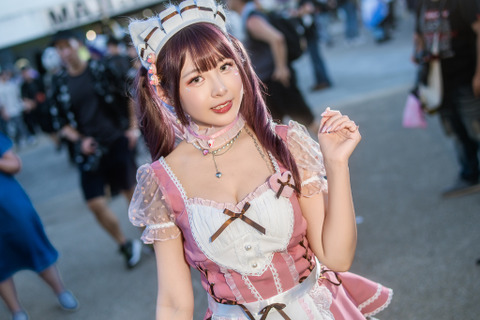 【コスプレ】ツインテール×猫耳の王道メイド姿がとにかく可愛い!白ニーハイから覗く絶対領域にも注目【写真8枚】 画像