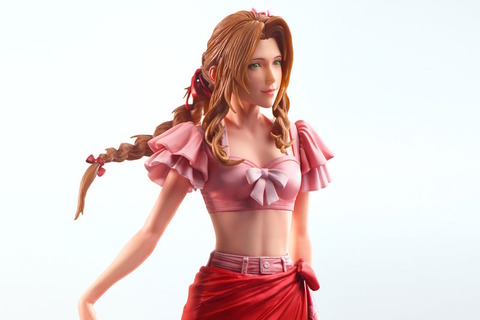 『FF7』パレオまとった水着エアリスが美しい…!可動するクラウドからティファまで、3人のフィギュアが予約受付中 画像