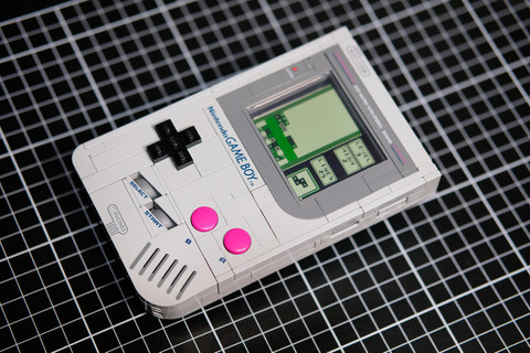 「レゴ ゲームボーイ」で本当にGBゲームを遊ぼう!ブロックを改造して『テトリス』を動かした海外ユーザー 画像
