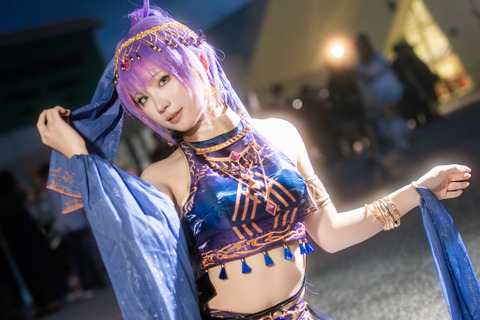 【コスプレ】常闇トワのアラビアン衣装が異国情緒感あって艶っぽい！スラリとしたくびれが美しい香港美女レイヤー【写真8枚】 画像