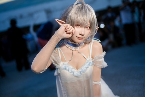 【コスプレ】シースルーな衣装を着こなす美しいエルフが降臨！香港美女レイヤーが透明感の向こう側へ【写真7枚】 画像