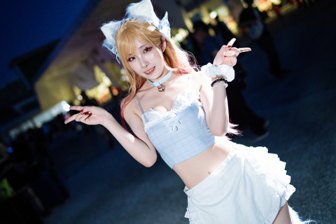 【コスプレ】ケモ耳キャミソールが似合うスレンダーボディが躍動!香港美女による「着せ恋」喜多川海夢のギャル感がホンモノすぎる【写真8枚】 画像