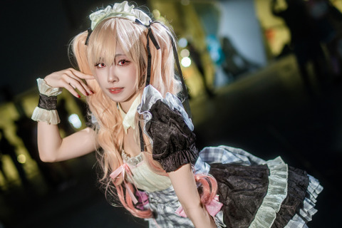 【コスプレ】王道のツインテール×ニーハイメイド姿が可愛い！「着せ恋」喜多川海夢のキュートなウインクに胸キュン【写真7枚】 画像