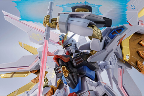 METAL ROBOT魂「マイティーストライクフリーダムガンダム 最終決戦Ver.」がいよいよ予約開始!ダメージ表現を新規造形、頭部横に置ける「ラクス」も付属 画像