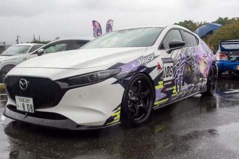 常闇トワ様の「マツダ3」に輪堂千速のヤマハバイクも！岐阜に集まったホロライブの痛車・痛バイクまとめ【第九回 天下無双 東西最強痛車決戦 フォトレポ】 画像