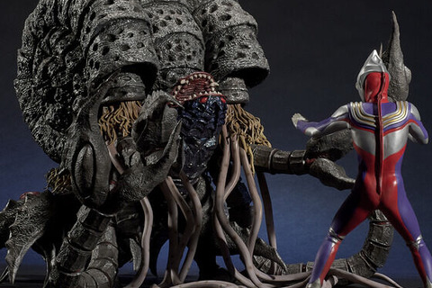 お値段もビッグ！横幅約62cmもある「ウルトラマンティガ」、最大の強敵「ガタノゾーア」巨大フィギュアが存在感抜群 画像