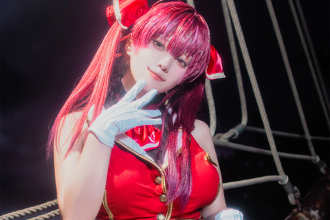 【コスプレ】今日は「ミニスカートの日」!マリン船長やセーラー戦士など、美脚際立つミニスカを着こなす美女レイヤー7選【写真37枚】 画像