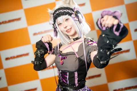 【コスプレ】チェックのミニスカから美脚をチラ見せ！スタイル抜群な猫耳メイドが見せるちょっぴりクールな表情にドキッ【写真7枚】 画像