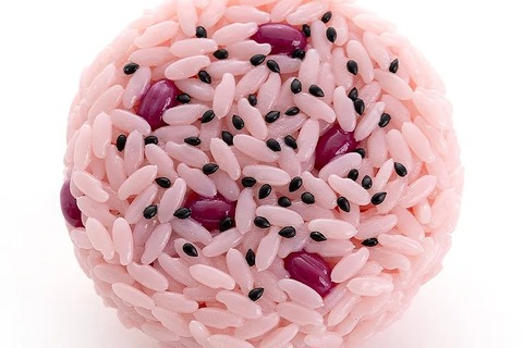 パーツ総数“1776”は目眩がしそう!「赤飯おにぎり」米、小豆、ゴマで組み立てるプラモデルに 画像