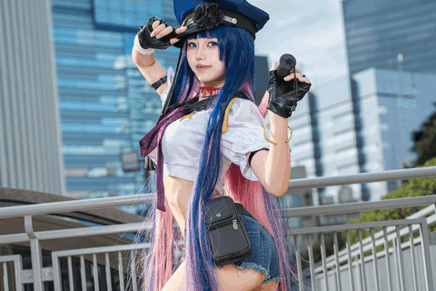 【コスプレ】形のよいヒップから伸びる美脚に魅惑の「ストッキング」!大胆なポージングと爽やかな色気にドキッ【写真10枚】 画像