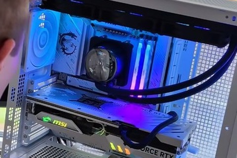 『バトルフィールド6』を2.1インチでプレイ！？CPUクーラーのスクリーンをまさかのディスプレイ代わりに 画像