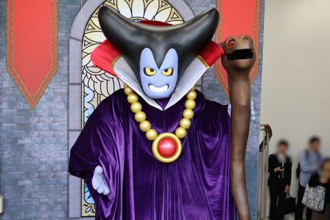 HD-2D版『ドラクエI＆II』発売記念イベントで“りゅうおう様”が東京に上陸！？「ヤマダデンキ LABI池袋本店」でのグリーティングを取材 画像