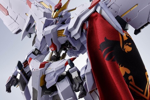 「鉄血のオルフェンズ」より「ガンダムマルコシアス」がMETAL ROBOT魂化！“布製のマント”がカッコ良さを引き立てる 画像