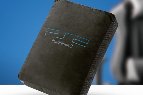 発売25周年を迎えた“PS2”がもふもふのぬいぐるみに！約42センチのビッグサイズで存在感抜群 画像