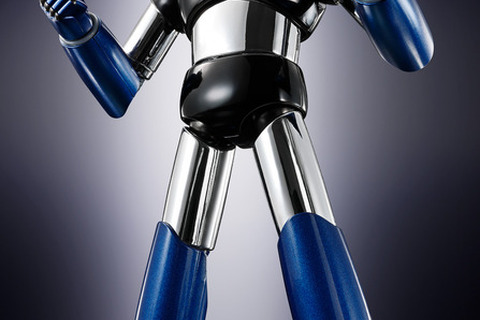 マジンガーZのボディが輝く！メッキ仕上げされた限定版フィギュアが発売!!　ロケットパンチや腹部ミサイルの射出も搭載 画像