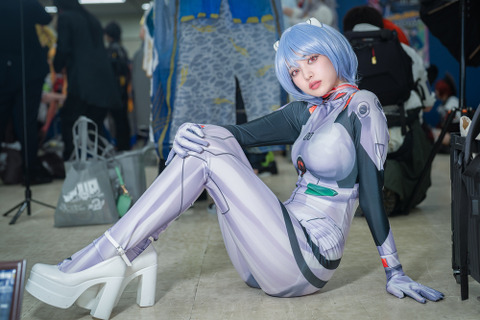 【コスプレ】プラグスーツ姿の「綾波レイ」が美しすぎる！スレンダーなフィギュア体型の再現度が素晴らしく、キャラの雰囲気も抜群【写真9枚】 画像