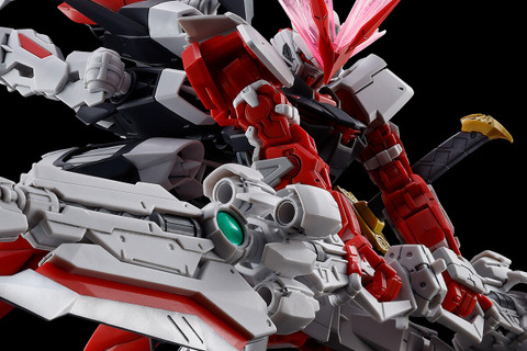 新作ガンプラ「RG ガンダムアストレイ レッドドラゴン」見参！ビルドカッター、ナイフが3つ合体したオリジナルの武器形態を搭載 画像
