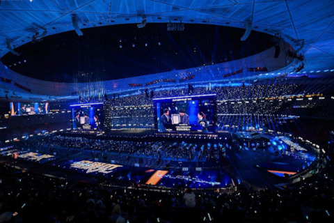 約6万2千人が集結！中国で史上最大のeスポーツ試合観客数の世界記録が達成―大よそ東京ドーム最大収容人数の1.13倍が集まる 画像