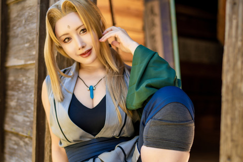 【コスプレ】「NARUTO」五代目火影の綱手の美女っぷりがホンモノすぎる！木ノ葉隠れの里のようなロケーションも素晴らしい【写真10枚】 画像