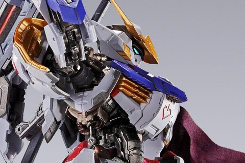 「ガンダム・バルバトス」がMETAL BUILDに参戦！新装備「ブーメランメイス」と「真紅のマント」を羽織った新たな姿で立体化 画像