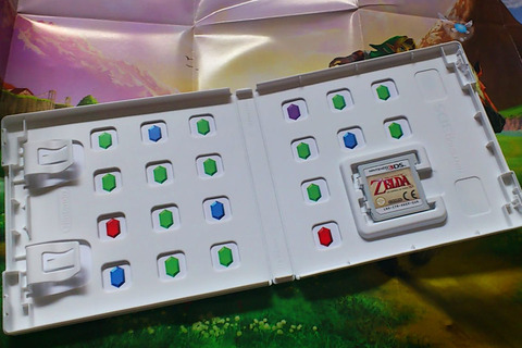 海外版『ゼルダの伝説 時のオカリナ3D』裏ジャケットにはリンクが隠れていた 画像