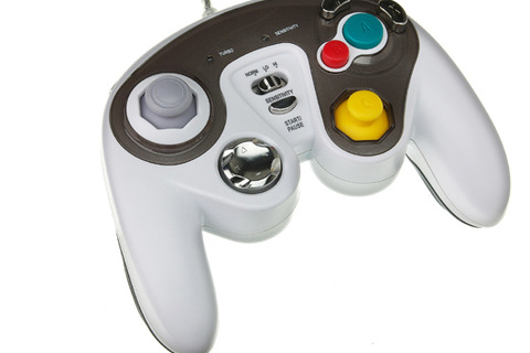 サイバー、Wiiでも使えるGCの連射コントローラーを発売 画像
